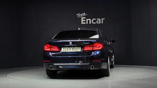 BMW 5 Series (G30) 520i 2019 4