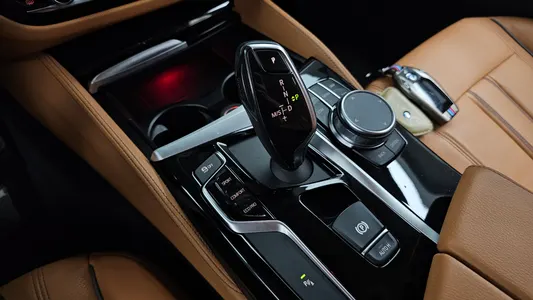BMW 5 Series (G30) 520i 2019 9