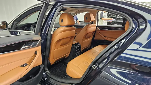 BMW 5 Series (G30) 520i 2019 11