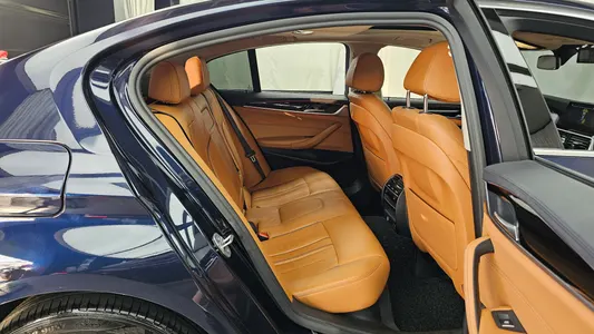 BMW 5 Series (G30) 520i 2019 12