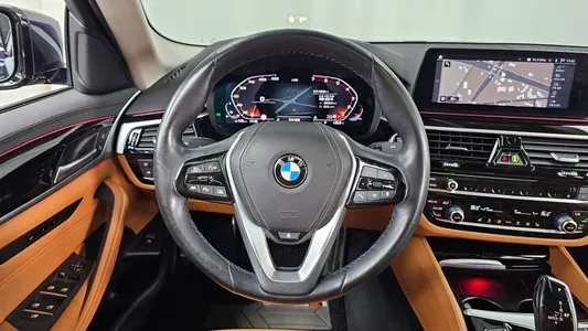 BMW 5 Series (G30) 520i 2019 13