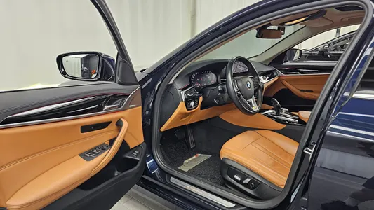 BMW 5 Series (G30) 520i 2019 10