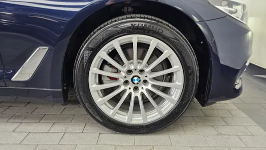 BMW 5 Series (G30) 520i 2019 21