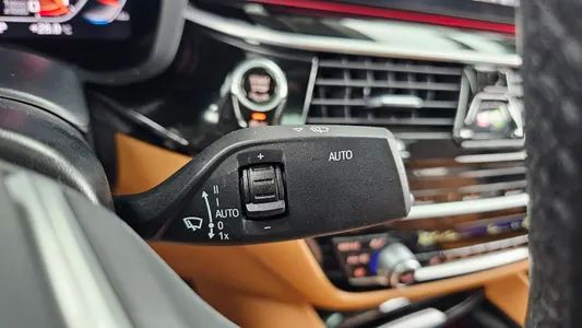 BMW 5 Series (G30) 520i 2019 28