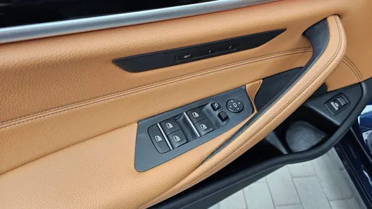 BMW 5 Series (G30) 520i 2019 29