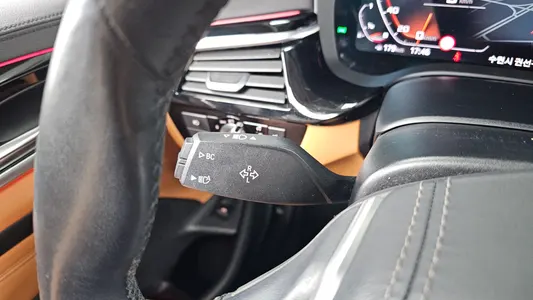 BMW 5 Series (G30) 520i 2019 30