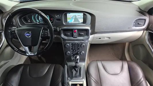 Volvo V40 D2 2015 7