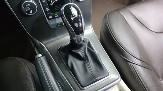 Volvo V40 D2 2015 9