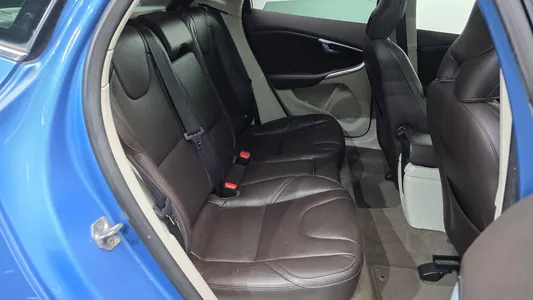 Volvo V40 D2 2015 12