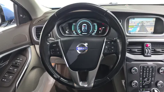 Volvo V40 D2 2015 13