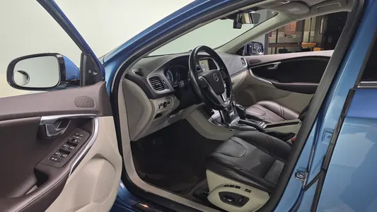 Volvo V40 D2 2015 10