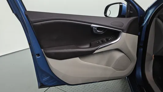 Volvo V40 D2 2015 24