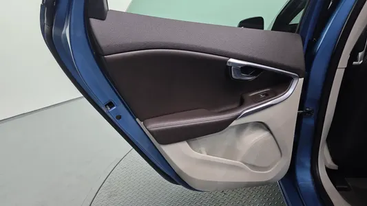 Volvo V40 D2 2015 25