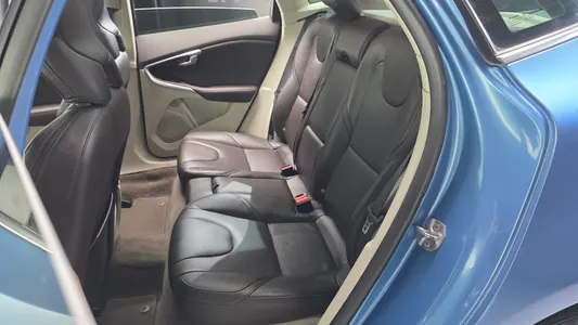 Volvo V40 D2 2015 26