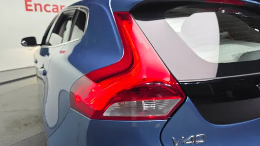 Volvo V40 D2 2015 23