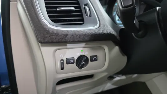 Volvo V40 D2 2015 27