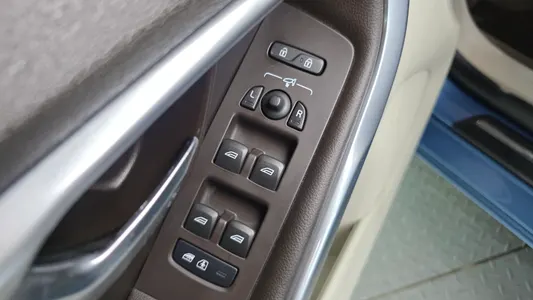 Volvo V40 D2 2015 28