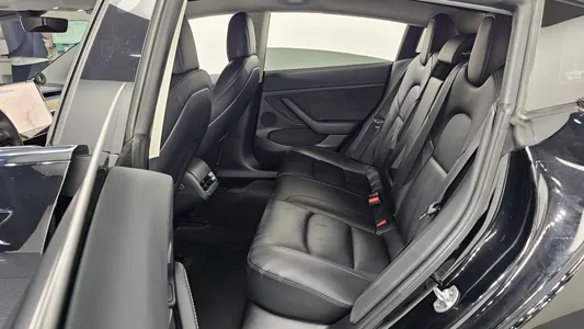 Tesla 3 AWD 2022 12