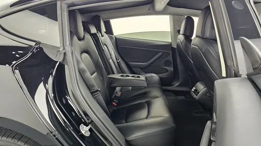 Tesla 3 AWD 2022 27