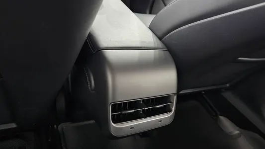Tesla 3 AWD 2022 33