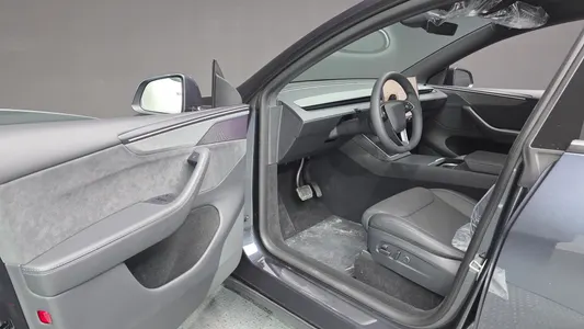 Tesla Y L AWD 2026 10