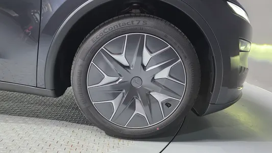 Tesla Y L AWD 2026 21
