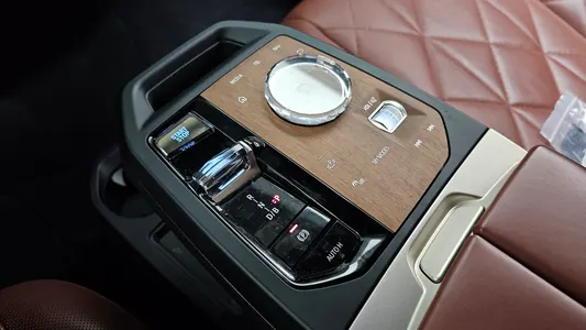 BMW iX xDrive50 2023 9