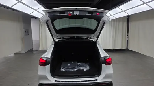 Mercedes-Benz EQA H243 EQA250 2025 17