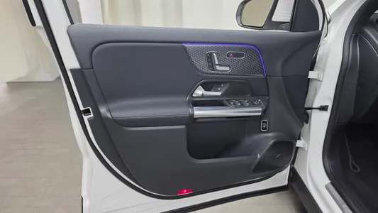 Mercedes-Benz EQA H243 EQA250 2025 24