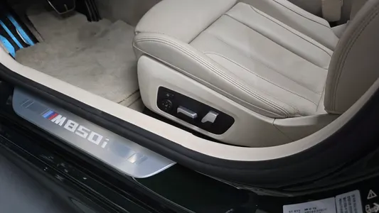 BMW 8 Series (G15) M850i xDrive 2022 32