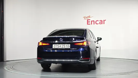 Lexus ES300h 7 2021 4