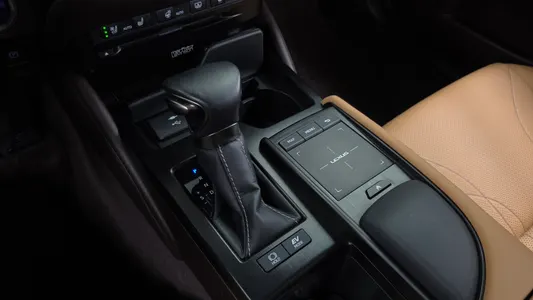 Lexus ES300h 7 2021 9