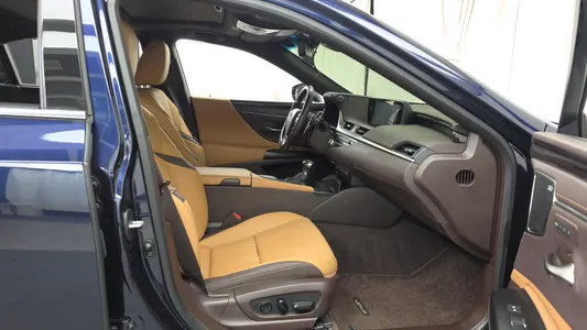 Lexus ES300h 7 2021 11