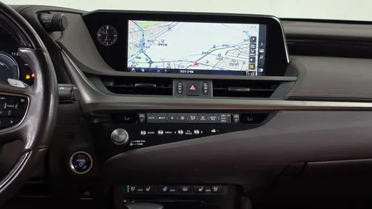 Lexus ES300h 7 2021 14