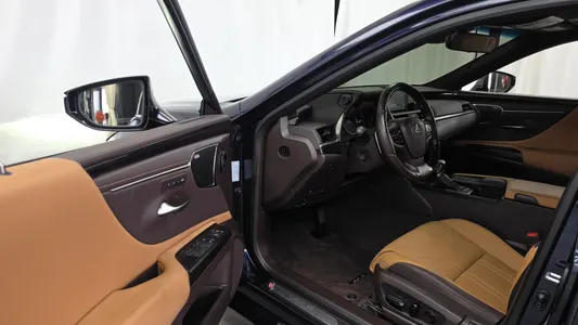 Lexus ES300h 7 2021 10