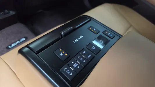 Lexus ES300h 7 2021 19