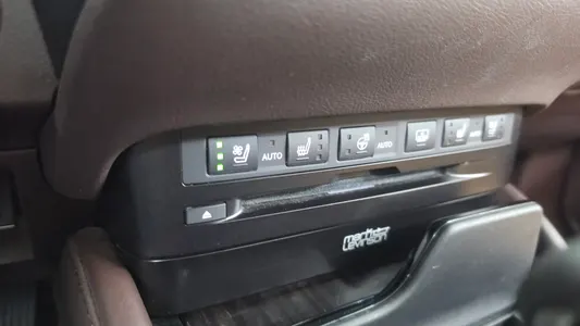 Lexus ES300h 7 2021 33
