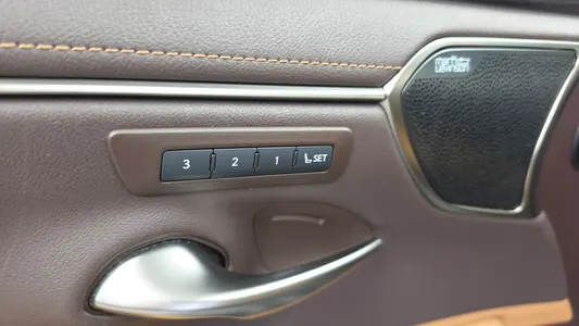 Lexus ES300h 7 2021 34