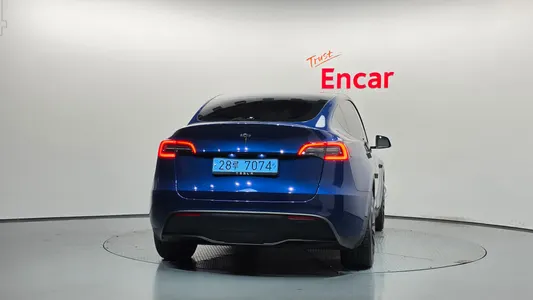 Tesla Y RWD 2024 4