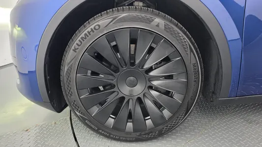 Tesla Y RWD 2024 5