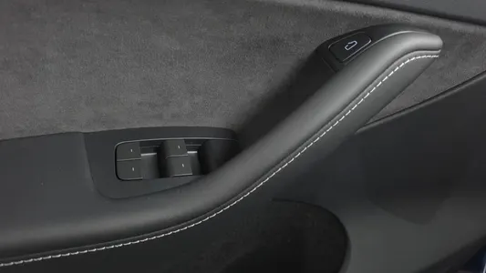 Tesla Y RWD 2024 20