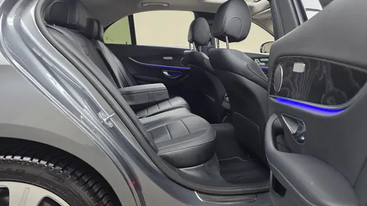 Mercedes-Benz E-Class W213 E220d 2017 10