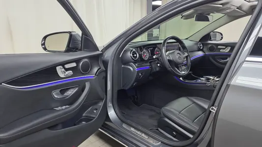 Mercedes-Benz E-Class W213 E220d 2017 9