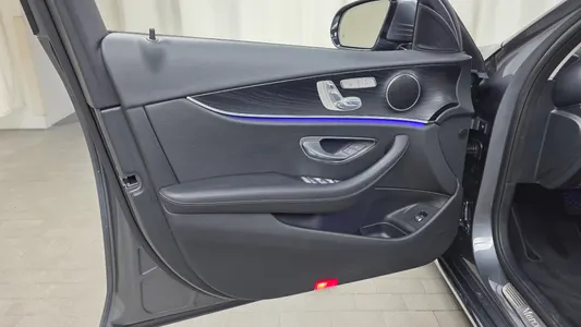 Mercedes-Benz E-Class W213 E220d 2017 24