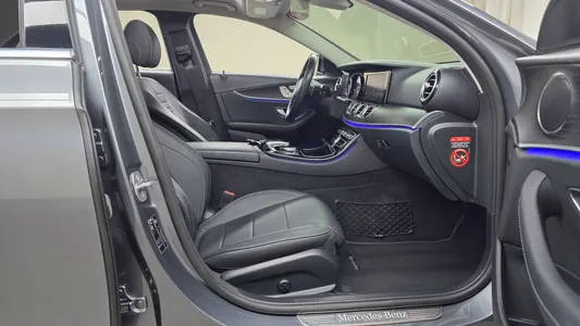 Mercedes-Benz E-Class W213 E220d 2017 26