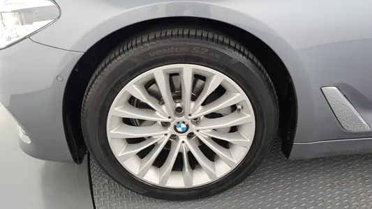 BMW 5 Series (G30) 520d 2018 5