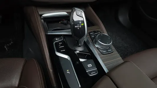 BMW 5 Series (G30) 520d 2018 9