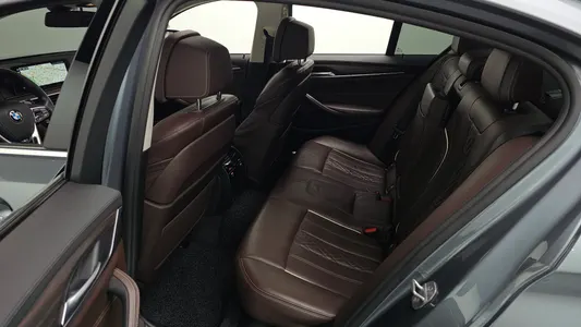 BMW 5 Series (G30) 520d 2018 11