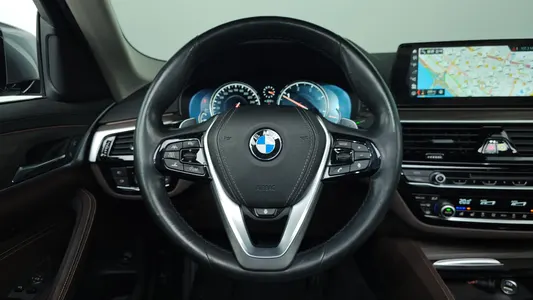 BMW 5 Series (G30) 520d 2018 13
