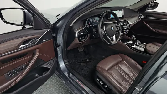 BMW 5 Series (G30) 520d 2018 10